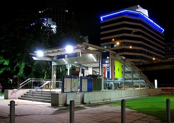 Tàu điện ngầm MRT ở Bangkok: trạm Silom