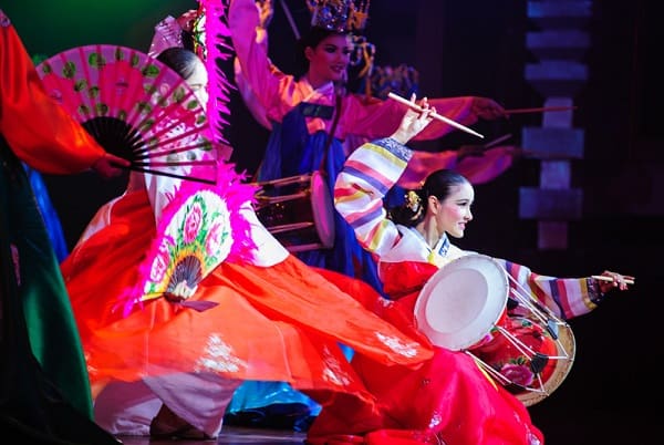 Xem Alcazar Show Pattaya để thưởng thức những nét độc đáo của từng quốc gia