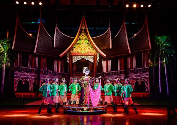 Xem Alcazar Show Pattaya để trải nghiệm sân khấu bắt mắt cùng trang phục rực rỡ của các diễn viên