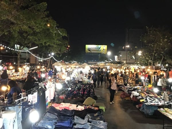 Chợ đêm Saphan Phut - Chợ đêm ở Bangkok nhất định phải tới