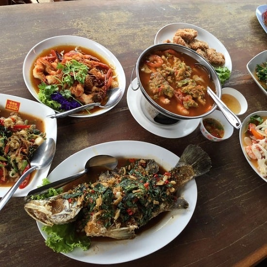 Ăn hải sản ở đâu ngon nhất Pattaya? Preecha Seafood 
