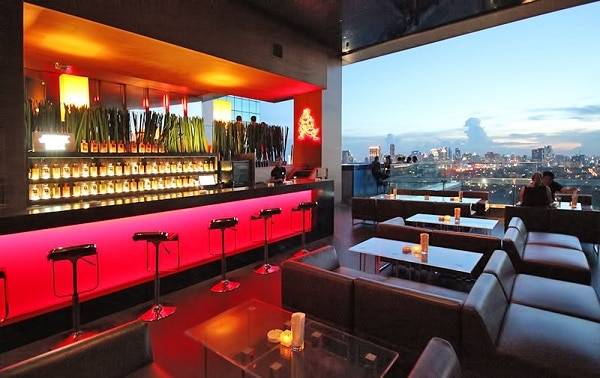 Long Table - Quán bar đẹp ở Bangkok Thái Lan
