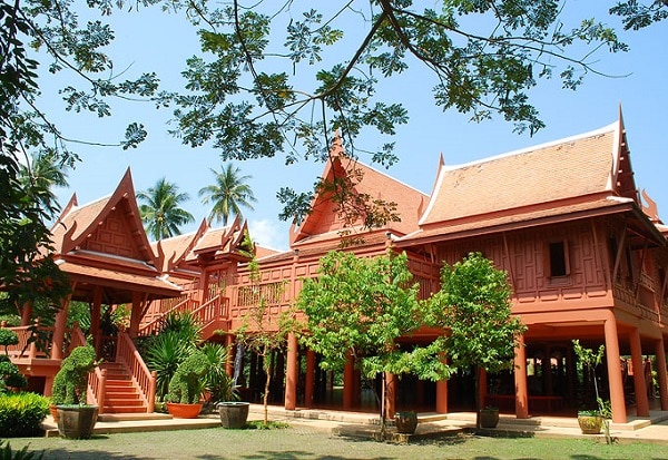 Đến chợ nổi Amphawa nên đi đâu? ghé thăm King Rama II Memorial Park