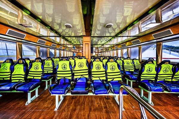 Đến du lịch Koh Racha Yai bằng phương tiện nào? Đi tàu từ bến Chalong Pier