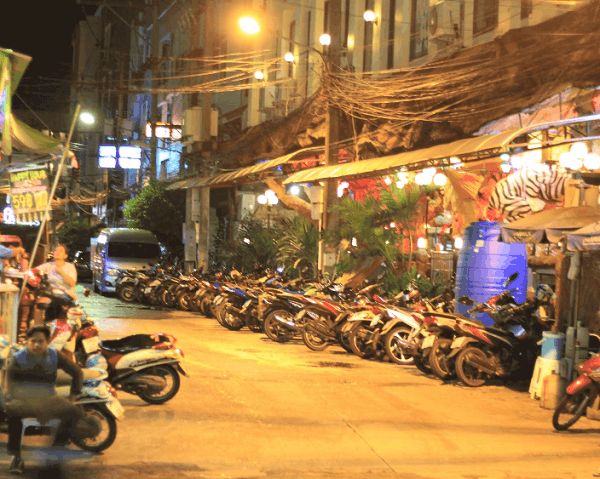 Mua sắm ở biển Patong. Đi chợ đêm Patong