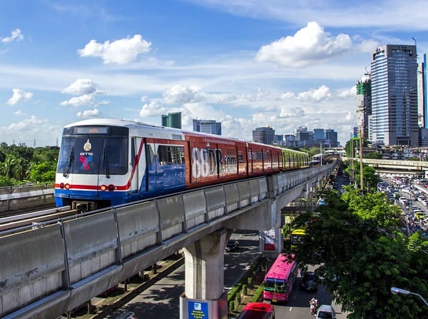 Kinh nghiệm du lịch Thái Lan 1 mình: tàu điện là phương tiện di chuyển vừa tiện, vừa rẻ