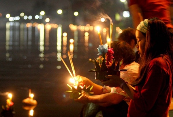 Lễ hội hoa đăng Loy Krathong: thả đèn để xua đi quá khứ, cầu may mắn