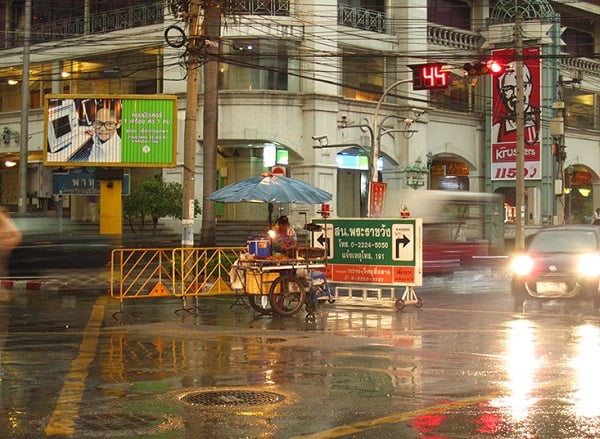 Thời tiết ở Bangkok tháng 9 mưa nhiều và đường phố luôn ẩm ướt