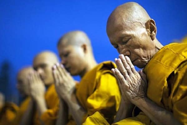 Du lịch Thái Lan tháng 6 nên đi đâu chơi? Tham gia lễ hội Visakha Bucha
